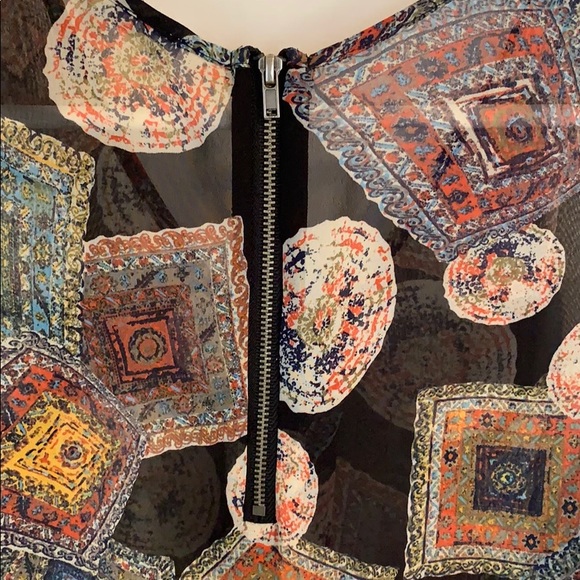 Sheer tank top with patterns size small - Picture 7 of 7